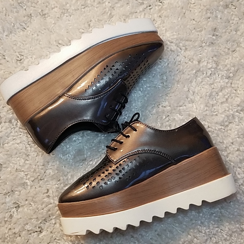 Metallic platform shoes